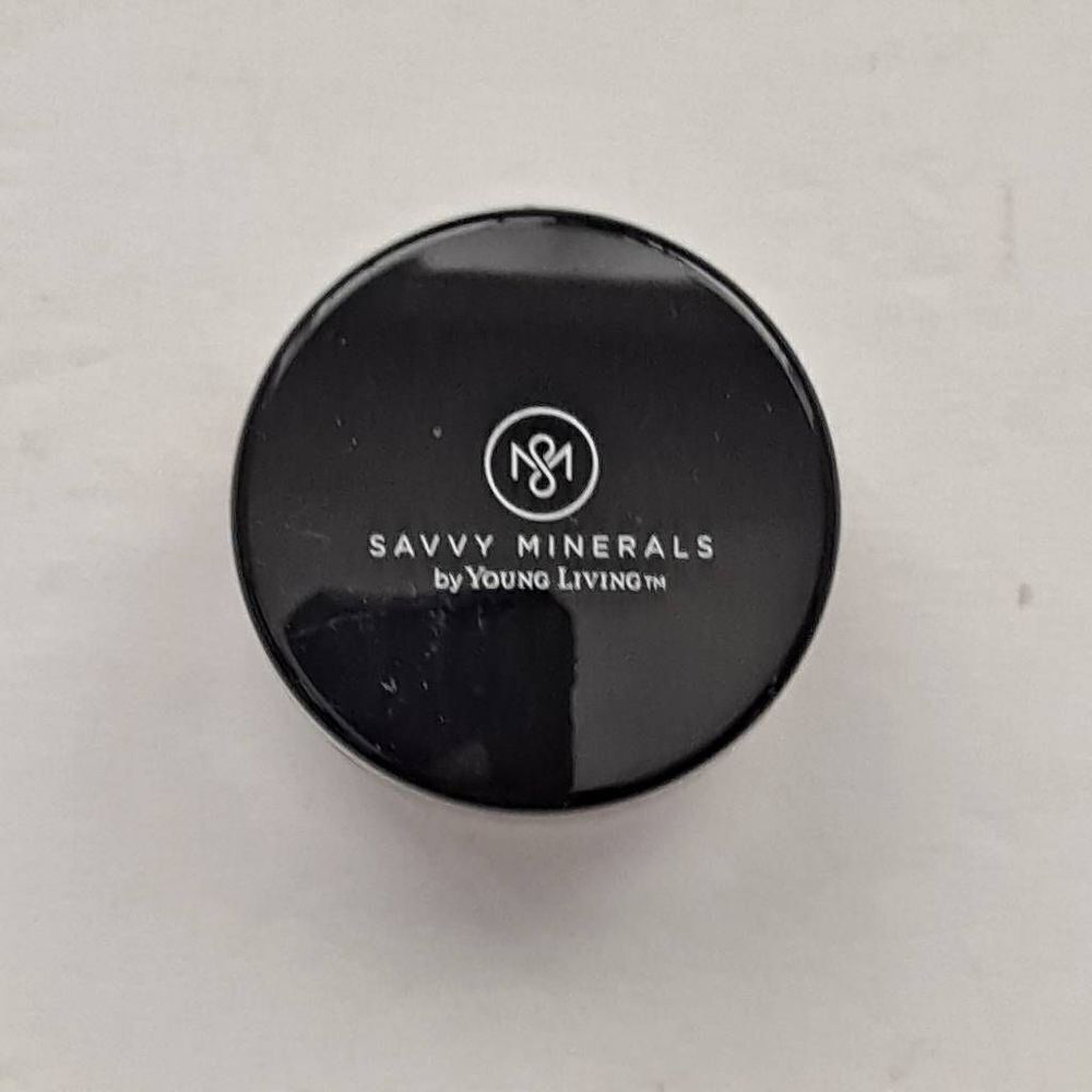 Savvy minerals eyeshadow by Young living Nwot